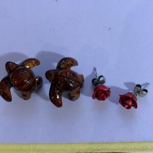 Two pair earrings turtles and roses